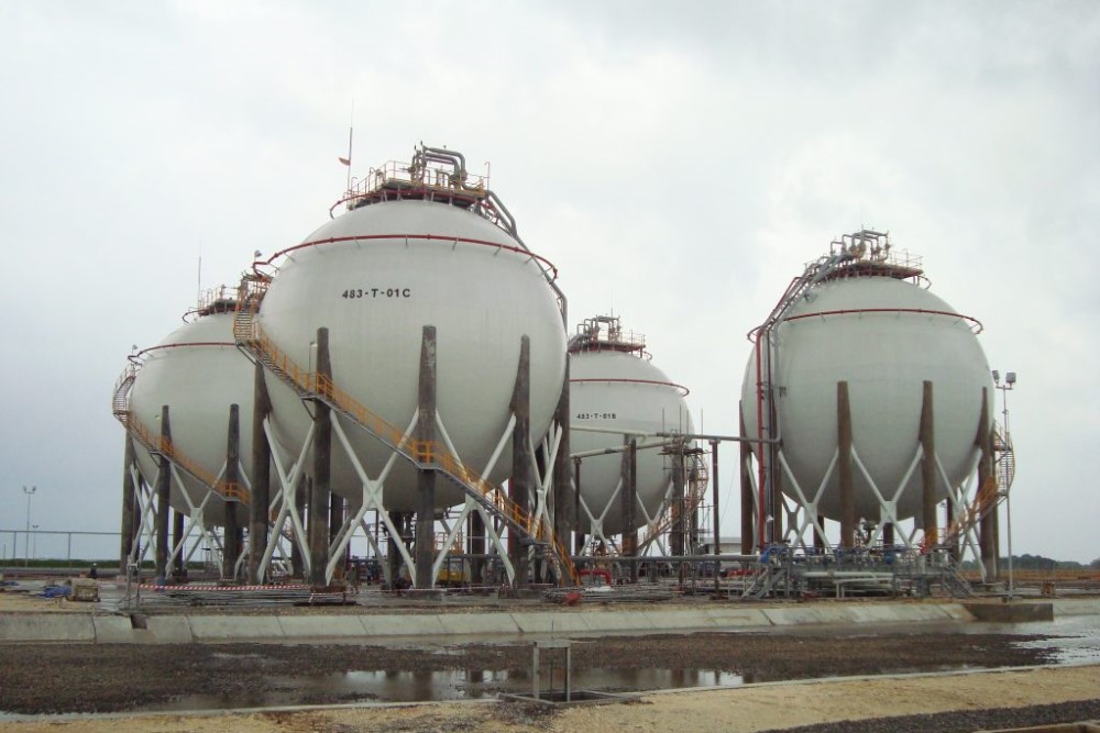 spherical tanks under pressure